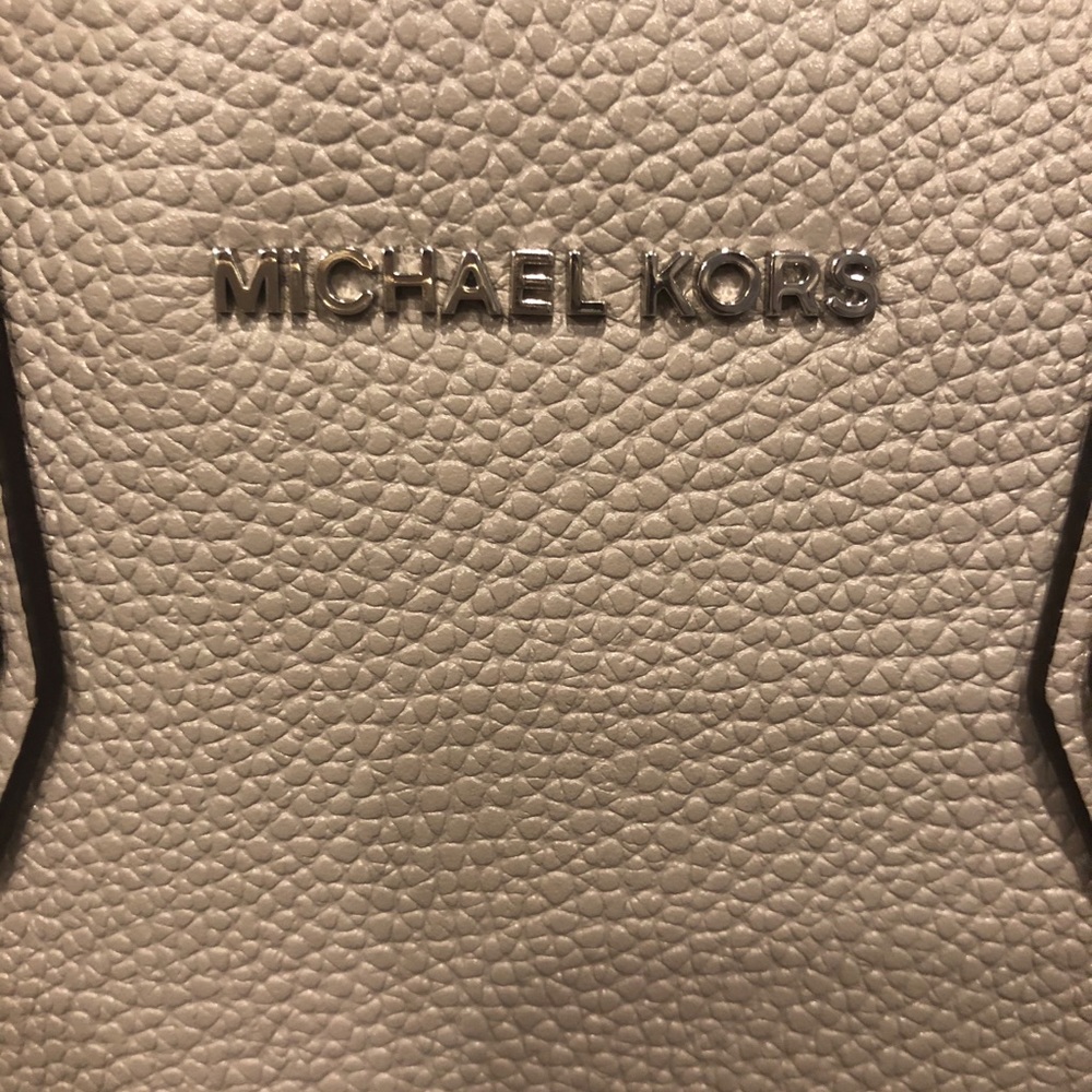 Michael Kors mini cross body - Picture 4 of 11